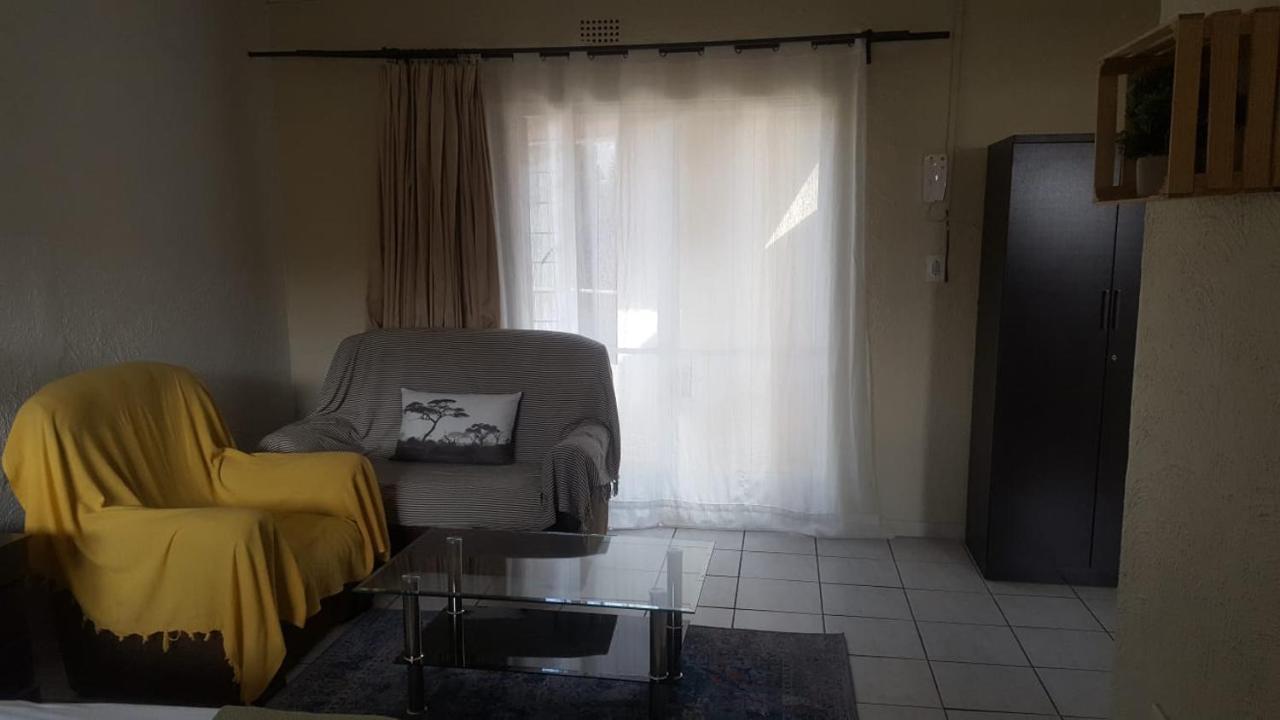 Self-Catering 1Bedr Cottage In Sandton With Free Wifi Johannesburg Bagian luar foto